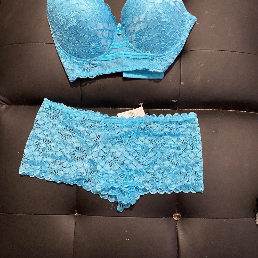 Lace push up bra and panty set